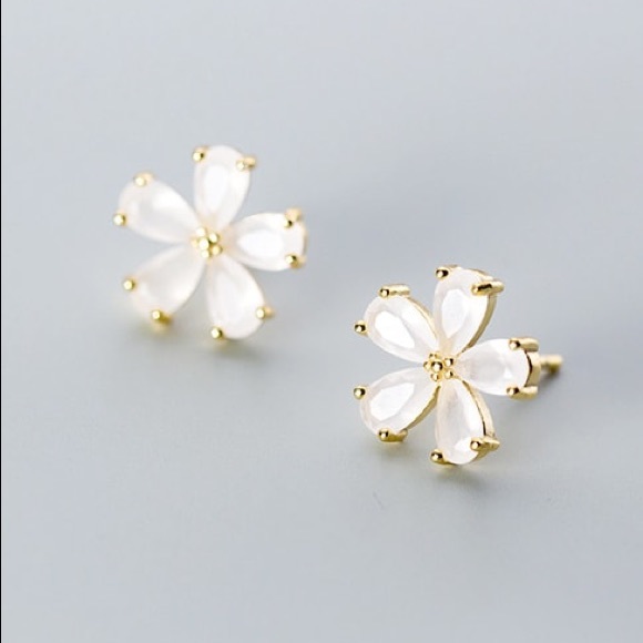 925 Sterling Silver Flower Stud Earrings - Picture 2 of 4